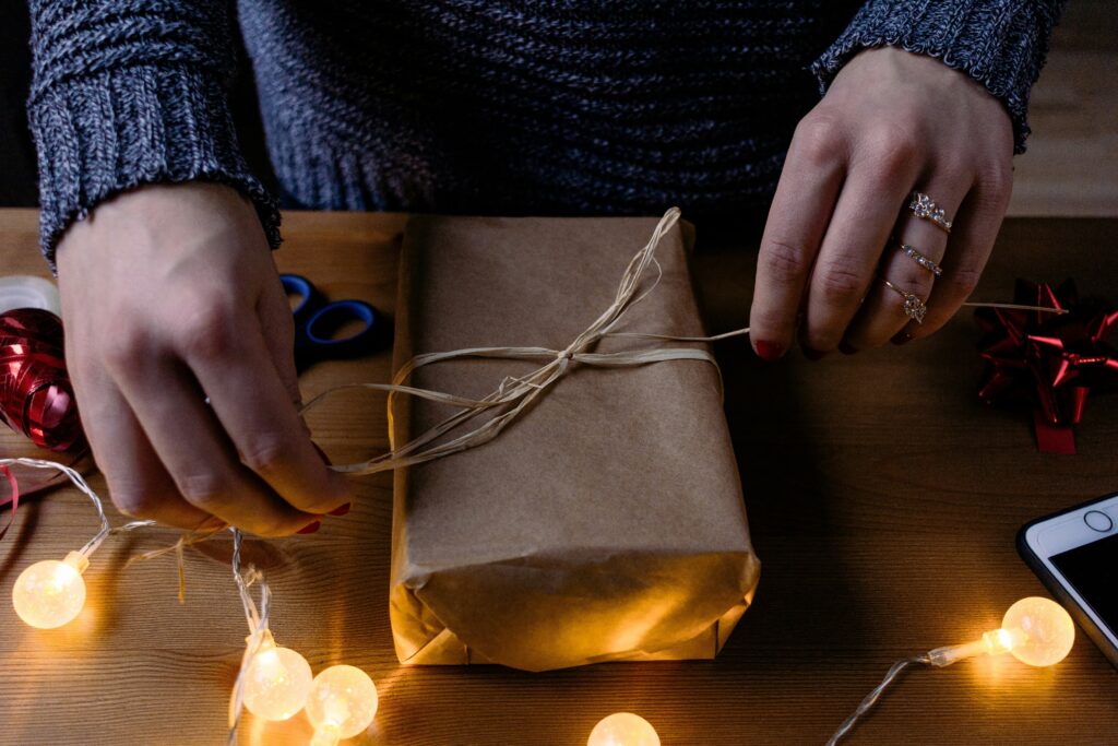 A woman puts her emergency fund inside an envelope and is tying up with a rope